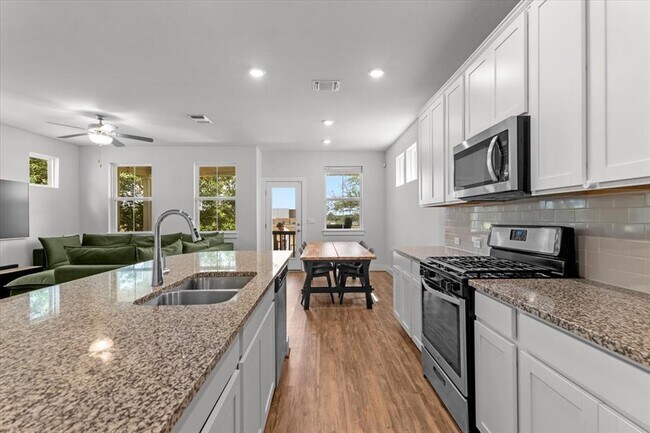 Photo - 7106 Silver Star Ln