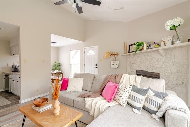 Photo - 6307 Okner Ln