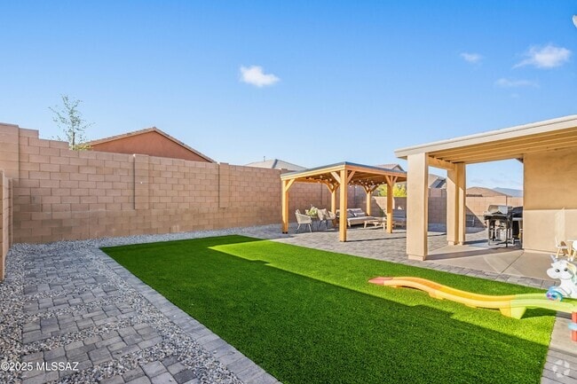 Building Photo - 890 W Calle Cajilla Rental