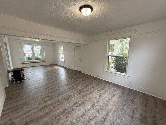 Photo - 2350 Marion St SE