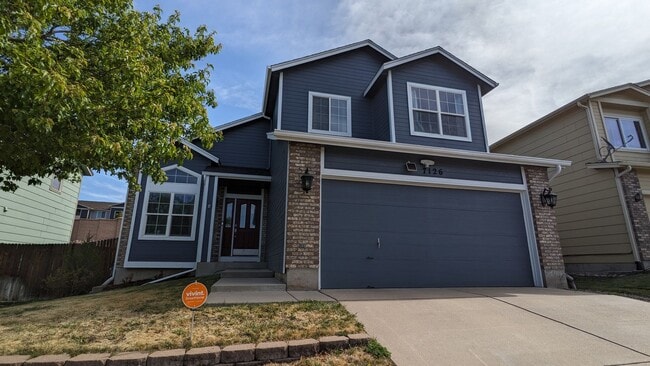 Building Photo - Modern large 4 bedroom/3.5 bath home with finished basement in Wagon Trails Community!