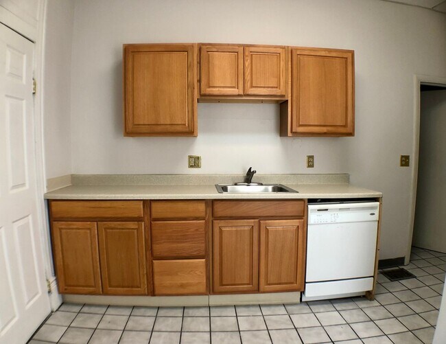Building Photo - 1 Bed / 1 Bath on 10th Ave close to Wexner... Unit A