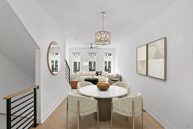 Open and Bright living area - 2609 Platt Ct NW