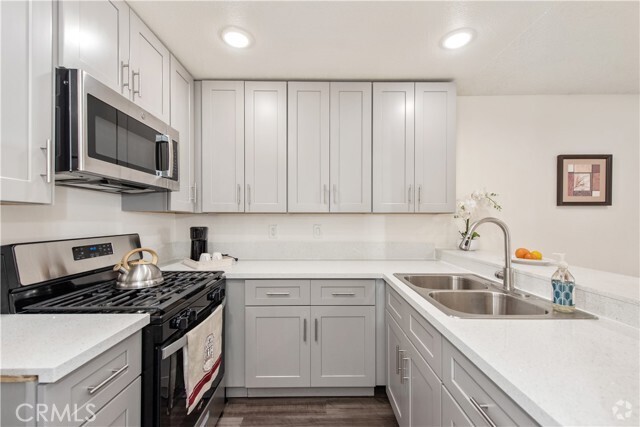 Building Photo - 450 E 4th St Unit 416 Rental