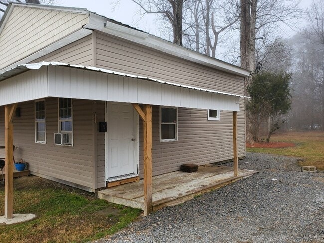 Building Photo - Studio Apartment