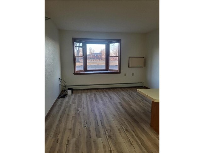 Photo - 609 Main St S Unit 4