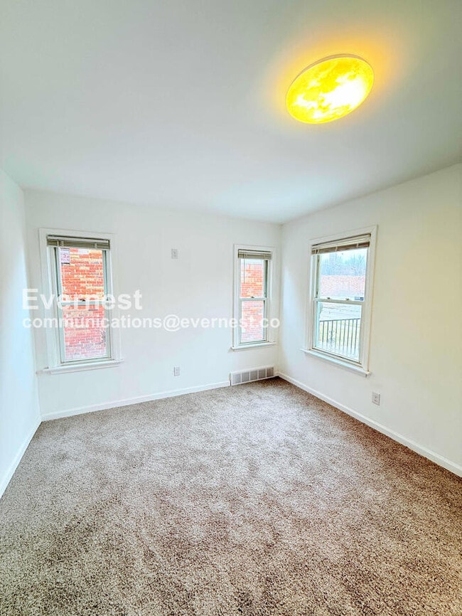 Photo - 17187 Rowe St