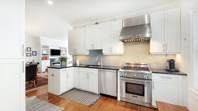 Building Photo - 176 Raymond St Unit 176