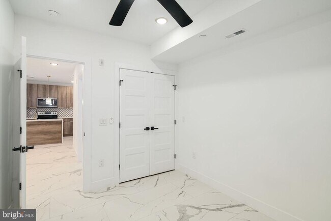 Photo - 2000 N Front St