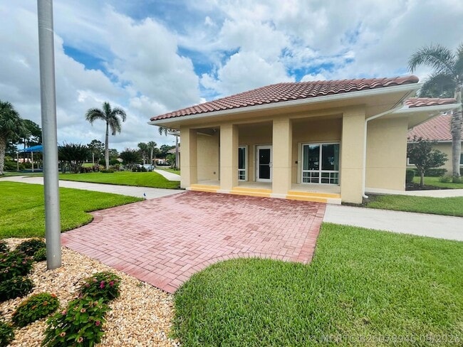 1641 SW Harbour Isles Cir
