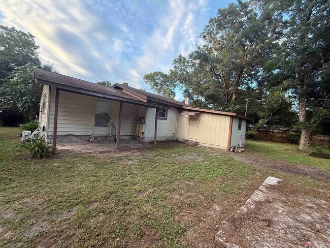Photo - 703 Westway Rd