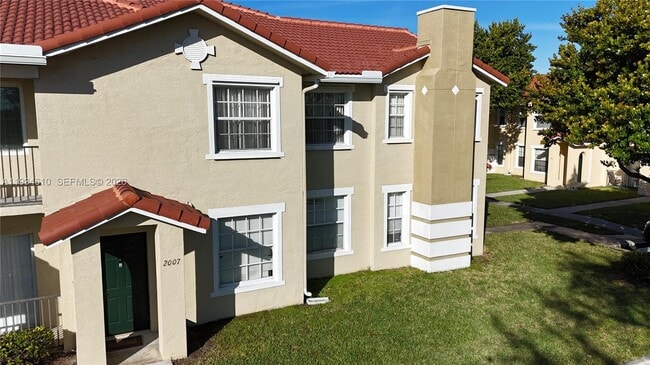 Photo - 2007 Belmont Ln Unit 2007