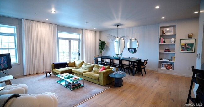 Building Photo - 249 Main St Unit 207