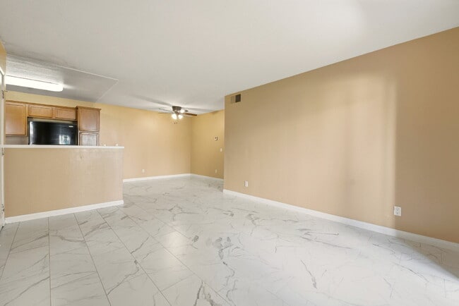 Photo - "Charming 2-Bedroom, 2-Bathroom Oasis in E... Apartamento Unidad 1411