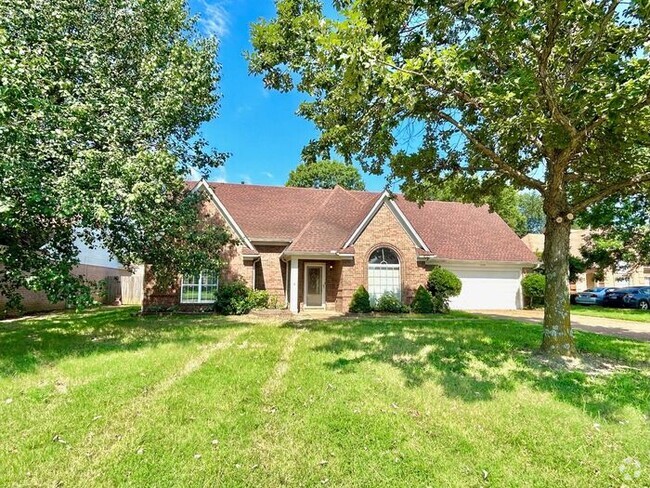 Building Photo - Now Leasing a Spacious 4-Bedroom 2 Bath Home
