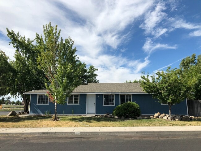 Building Photo - 3435 SW Pumice Ave Rental