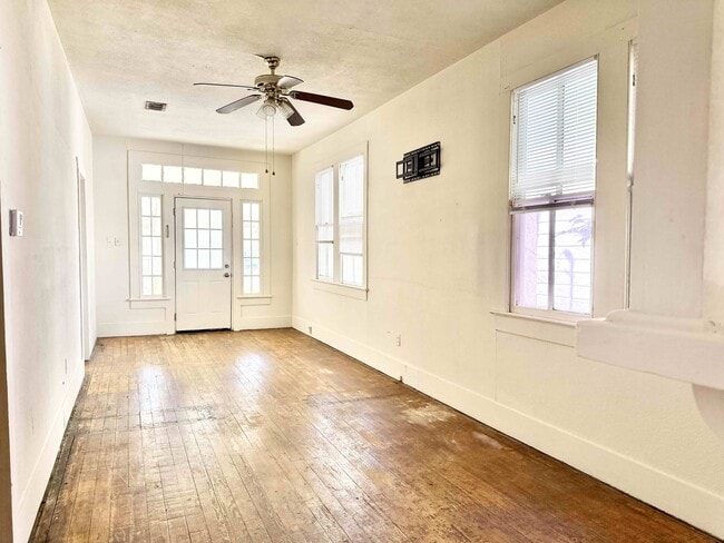 Photo - 303 S 21st St