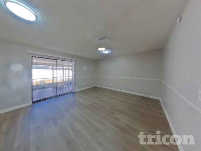 Photo - 4704 Foxshire Cir