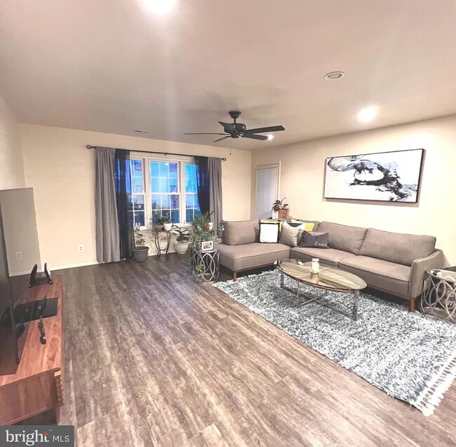 Family Room - 312A Mitten Ln Unit 312A Mitten Lane