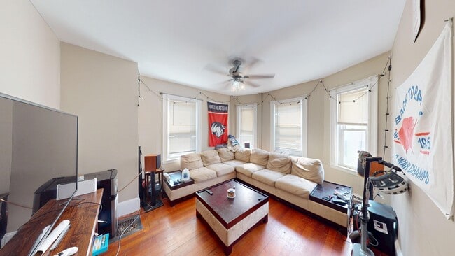 Building Photo - 8 Sunset St Rental