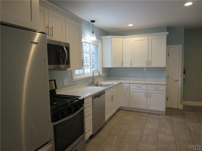 Photo - 1725 James St