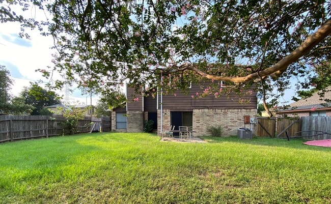 Building Photo - 10531 Golden Meadow Dr