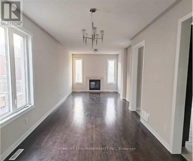Photo - 77 Reynolds Crescent