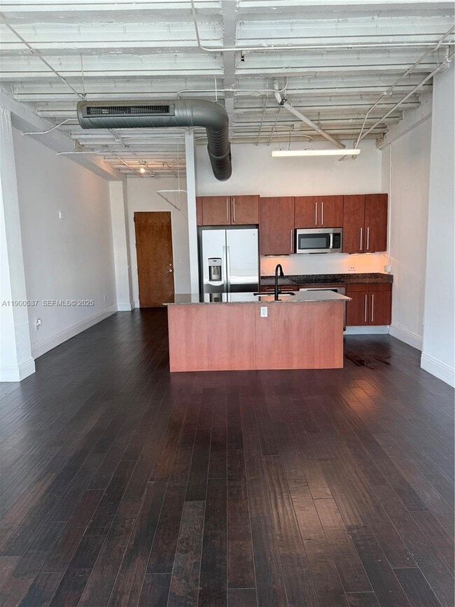 Building Photo - 8101 Biscayne Blvd Unit R-514