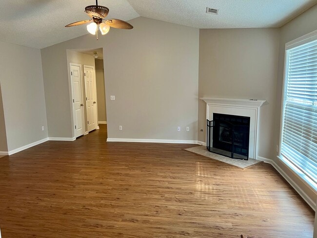 Photo - 2105 Sheffield Dr