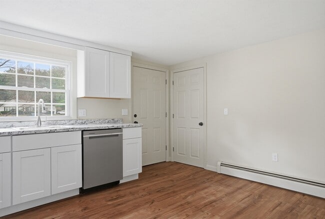 Photo - 289 Derry Rd Unit A