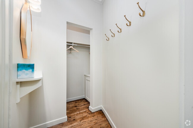 Studio - 513SF - Closet