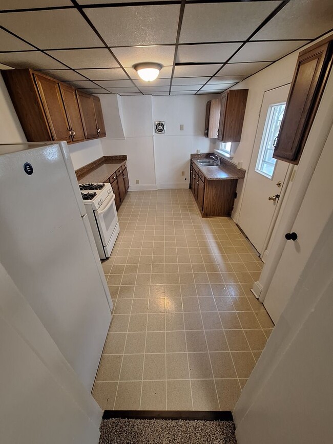 Building Photo - Two Bedroom House, Downtown Area - Special Available – Contact Our Office for Details