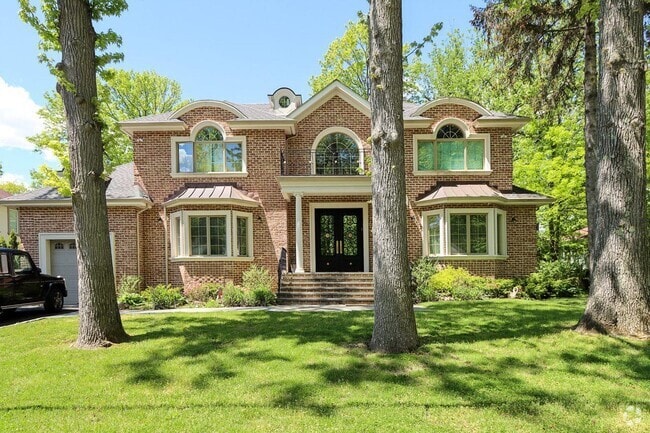 Building Photo - 10 Woodbourne Rd Rental