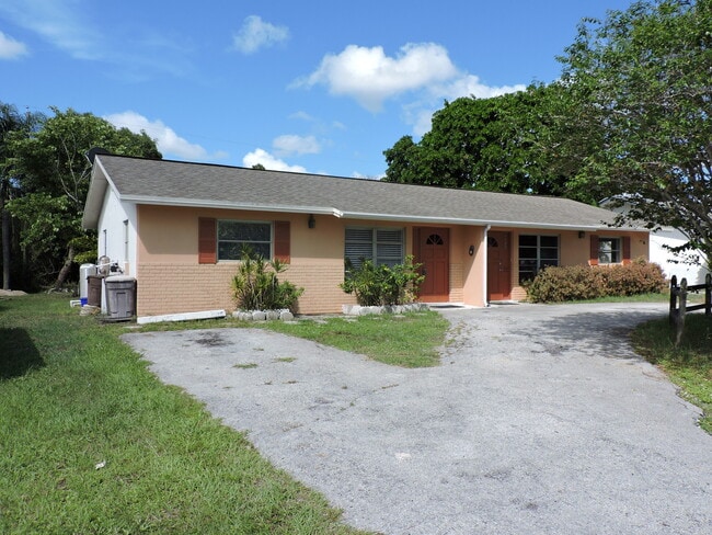 Photo - 9046 SE Parkway Dr Casa