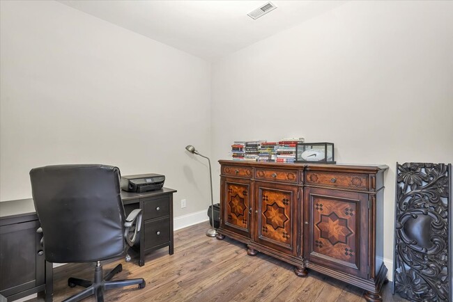 Photo - 204 Holly Springs Ct