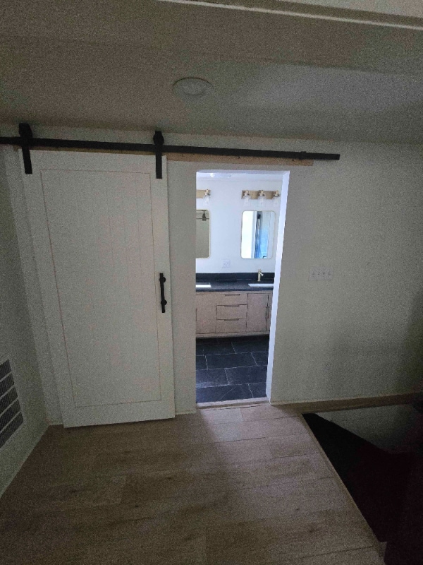 Photo - 549 Robinson Pl