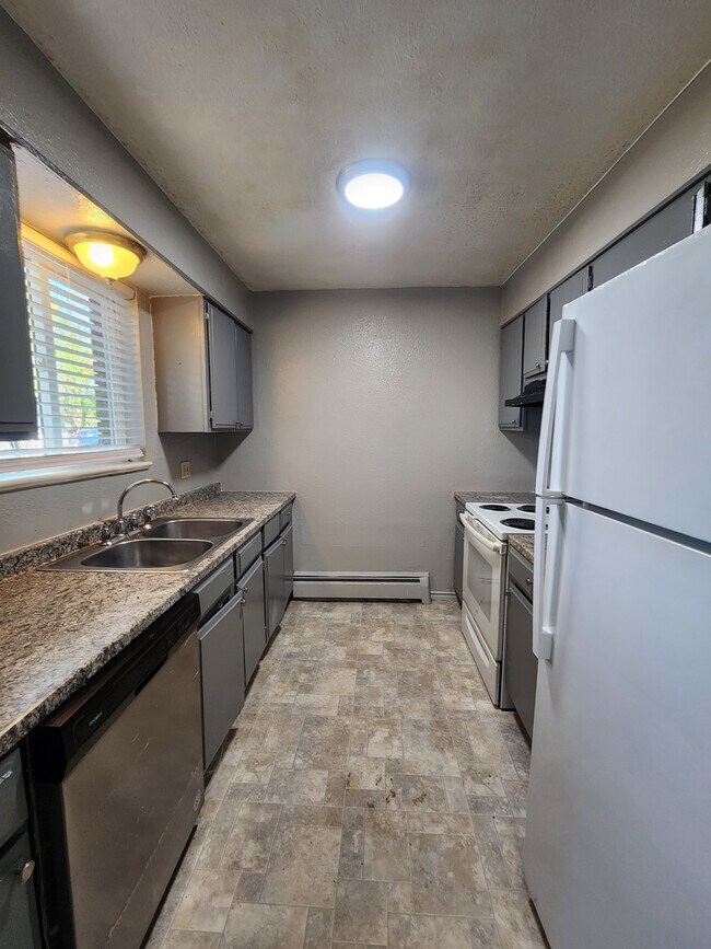 Kitchen - 1363 Mobile St Unit 1363