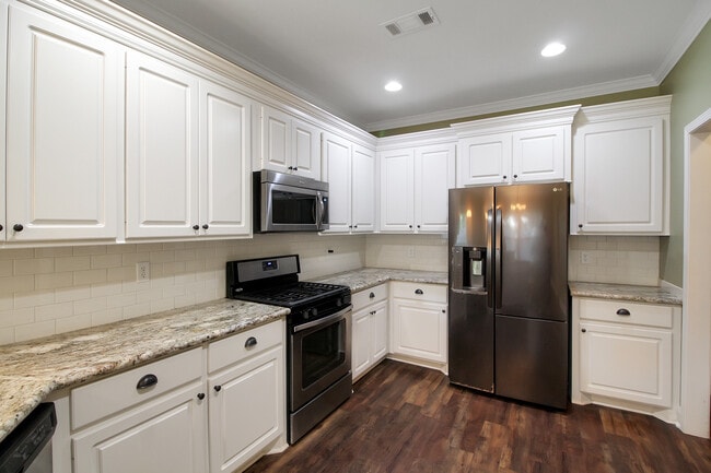 Photo - 165 Harvey Cir