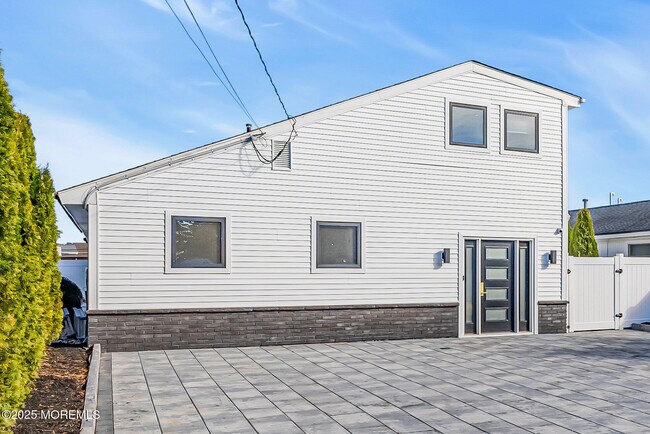 Photo - 320 Silver Lagoon Dr