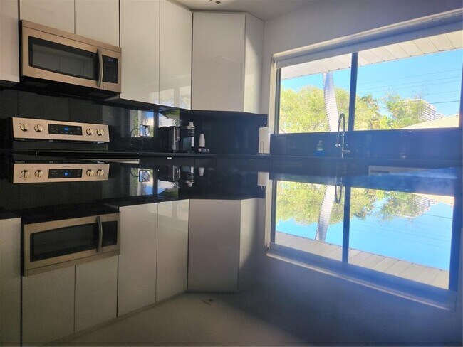 Photo - 428 Hibiscus St