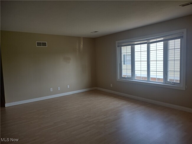 Photo - 7970 Mentor Ave Unidad G 15 Rental