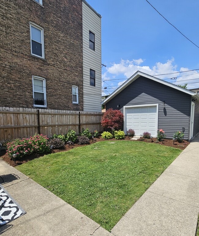 Photo - 2038 W Augusta Blvd