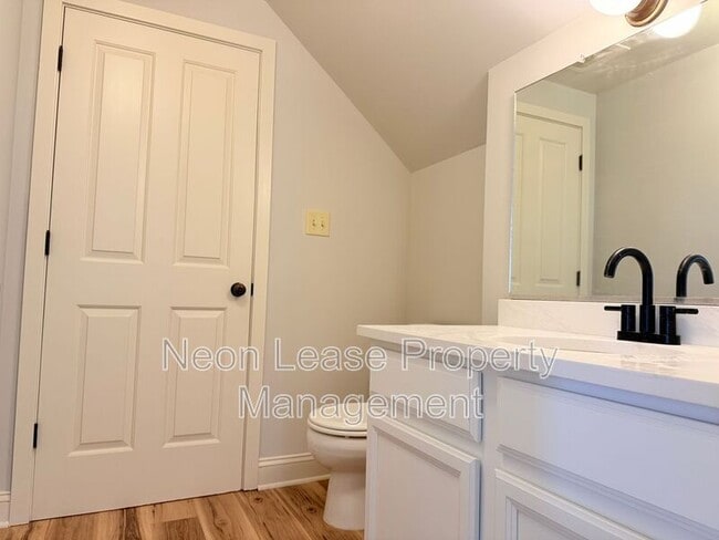 Photo - 139 NW Front St