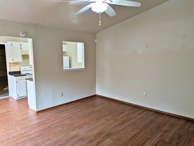 Photo - 910 NW Dearborn Ave