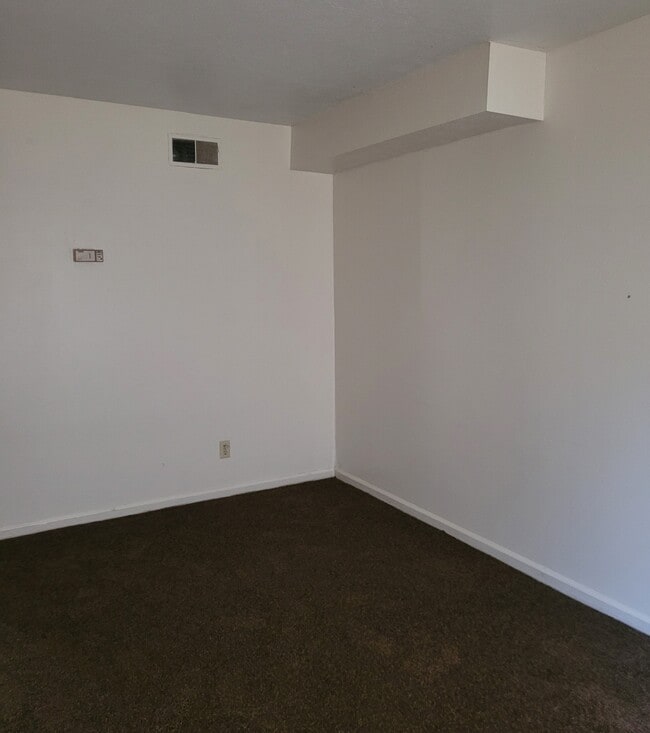 living room - 1600 Antioch Rd Unit Antioch