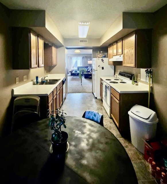 Dining Area Fridge, Stove & DW - 509 N 1st St Unit #202