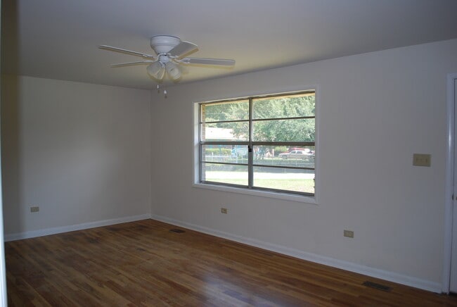 Photo - 102 Magnolia St
