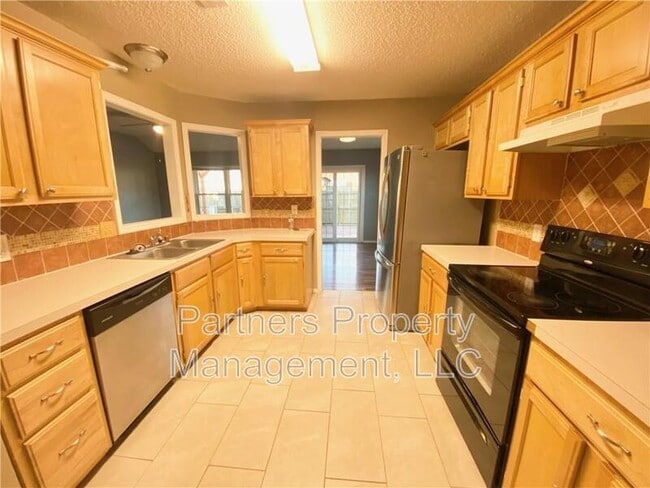 Photo - 2830 Riverside St
