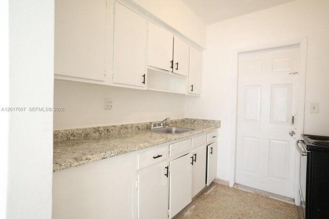 Building Photo - 800 83rd St Unit 2