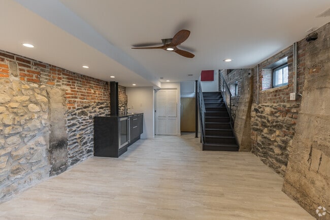Building Photo - 318 N Lawrence St Rental
